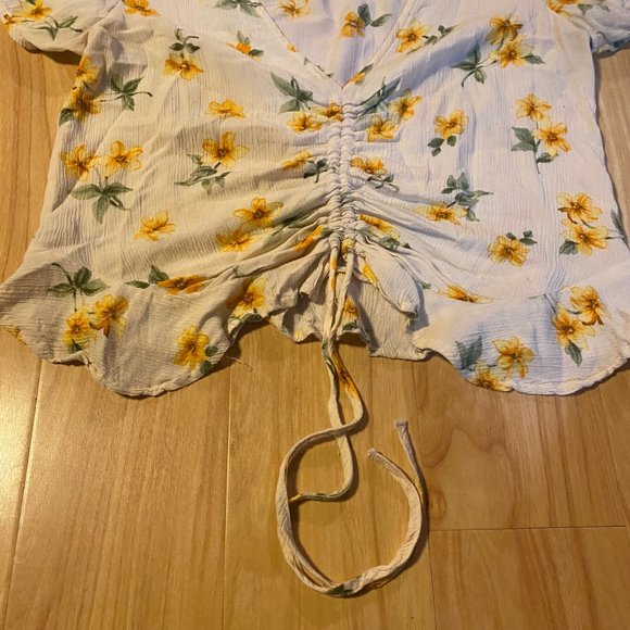 American Eagle Sunflower Yellow Flowers Ruched Crop Top Blouse Size Small - Picture 3 of 5